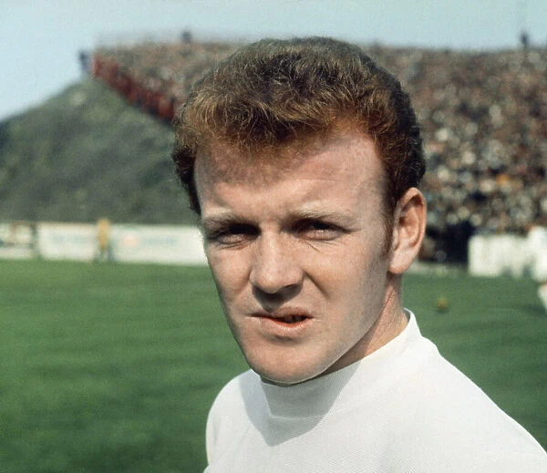 Billy Bremner, cầu thủ bóng đá của câu lạc bộ Leeds United Utd. Quà tặng ảnh và nghệ thuật treo tường đẹp mắt của chúng tôi bao gồm các bản in đóng khung, bản in ảnh, bản in áp phích, bản in canvas, câu đố, bản in kim loại và nhiều hơn nữa.