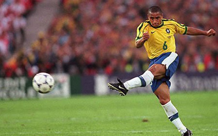 Bí mật của cú đá phạt huyền thoại của Roberto Carlos